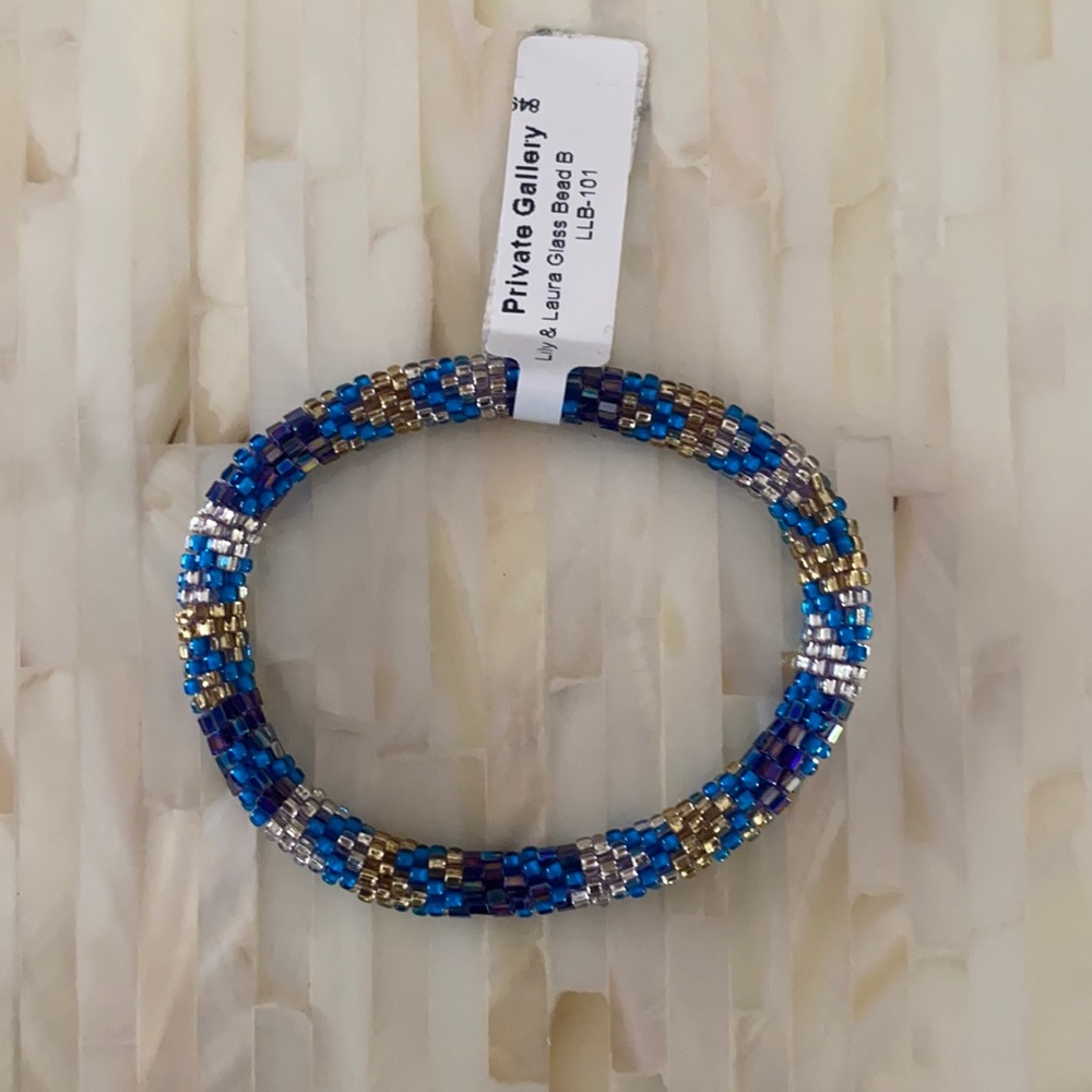 Turquoise glass beaded bracelet. NWT.